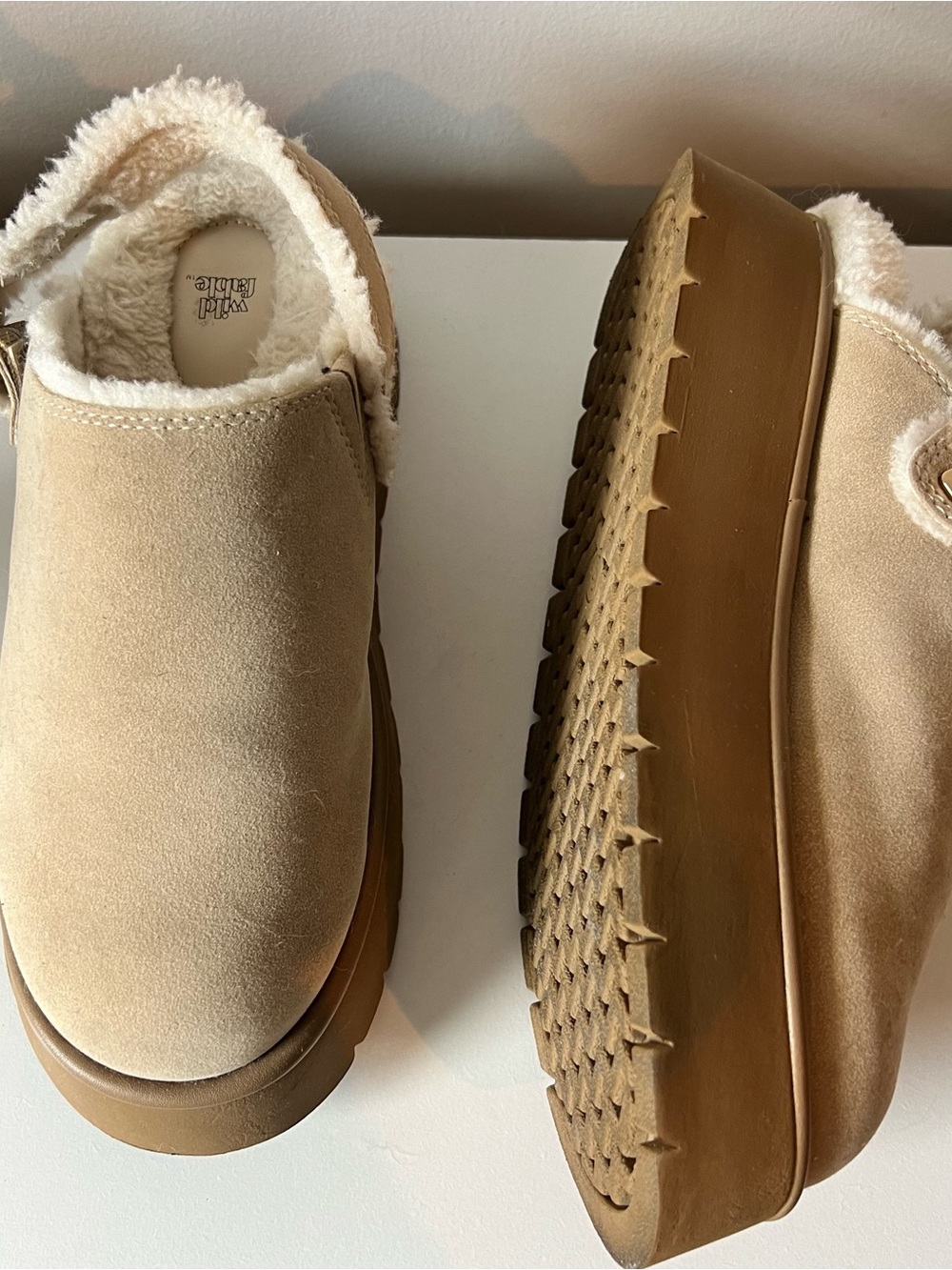 Wild Fable Women’s Freda Convertible Clog Slippers Tan Size 8 - Picture 2 of 5